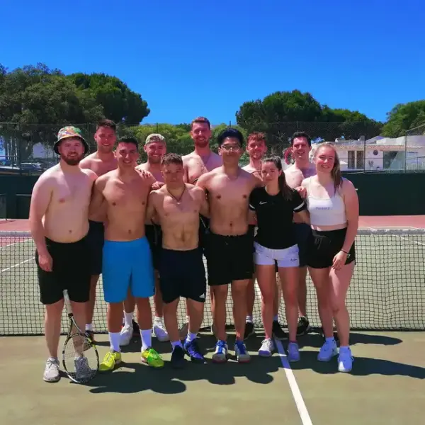 Hoje dia 24 de Junho 2022 recebemos a visita ao clube de ténis de Albufeira o Aberdeen University Tennis Club vindo da Escócia. Today, June 24, 2022, we welcomed Aberdeen University Tennis Club from Scotland to Albufeira.